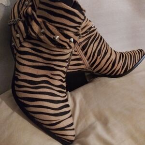 Jessica Simpson ladies booties.Beautiful Zebra print hair calf.
